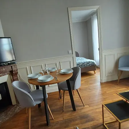 Apartment Paris La Defense 2024