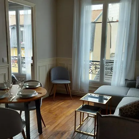 Apartment Paris La Defense 2024