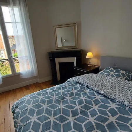 Apartment Paris La Defense 2024 *